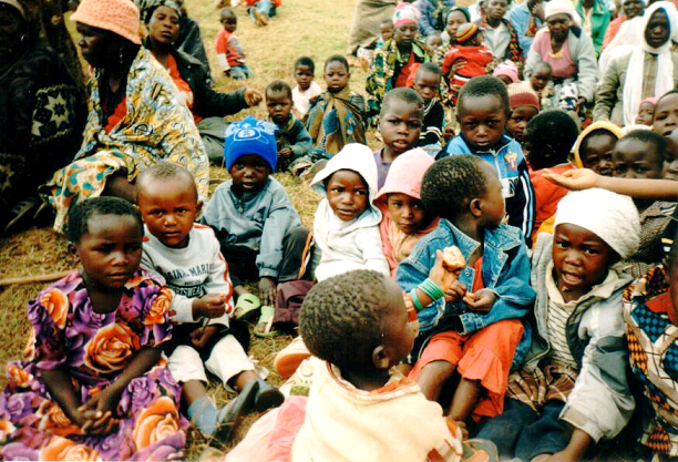 Kindergruppe auf dem Feld